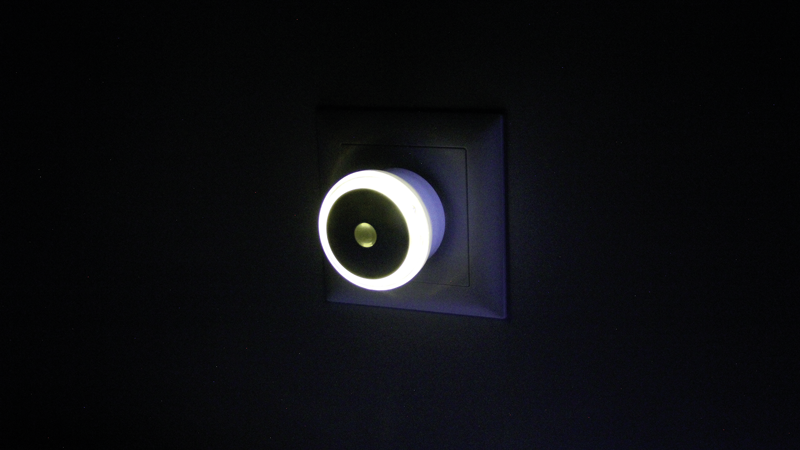 Veilleuse LED blanc, boîte blanche, interrupteur crépuscula