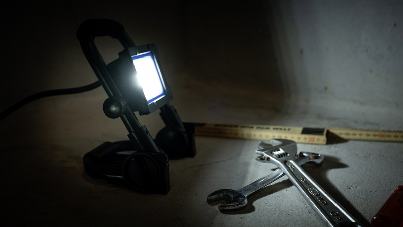 WORKLIGHT projecteur LED 10W avec poignée et support pliable 5m