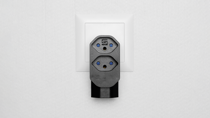Adattatore multiplo MANTA 2+1xT13 girevole 320° nr