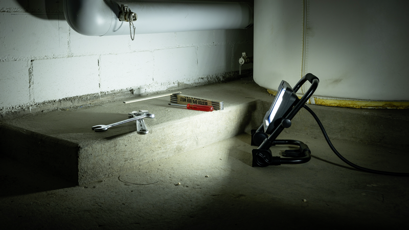 WORKLIGHT projecteur LED 30W avec poignée et support pliable 5m