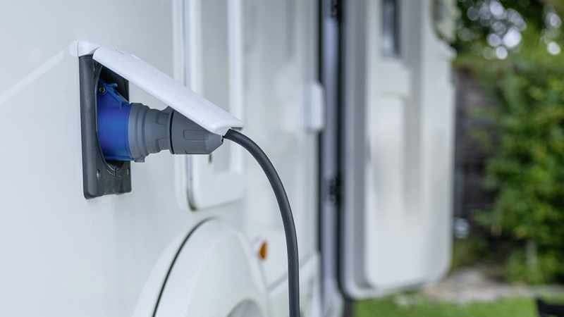 Verlängerung GdV 3x1.5mm2 2m T13-CEE16/3 mit Überstromschutz IP55/IP44