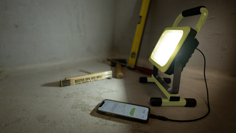 WORKLIGHT Projecteur LED à accu 45W avec poignée et support, jaune