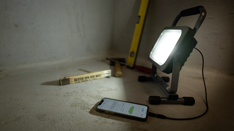WORKLIGHT Projecteur LED à accu 45W avec poignée et support, gris