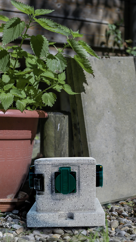 GardenLine stone énergétique 4xT13 Gd 3x1.5mm2 3m avec interrupteur IP55