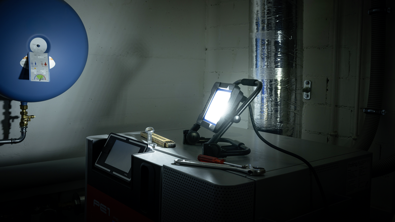 WORKLIGHT projecteur LED 50W avec poignée et support pliable 5m