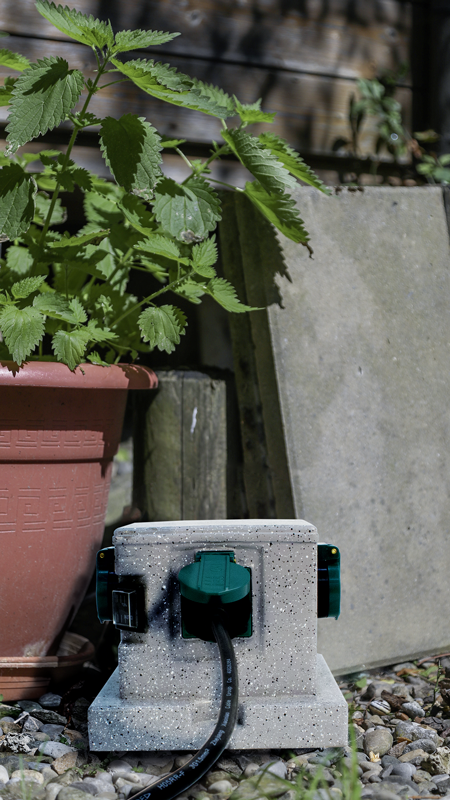 GardenLine stone énergétique 4xT13 Gd 3x1.5mm2 3m avec interrupteur IP55