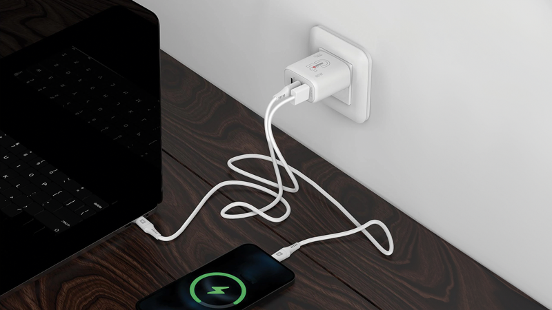SKROSS Adaptateur de charge 1xUSB-A + 2xUSB-C max. 7.8A bl