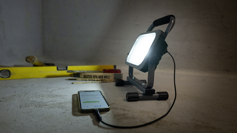 WORKLIGHT Projecteur LED à accu 30W avec poignée et support, gris