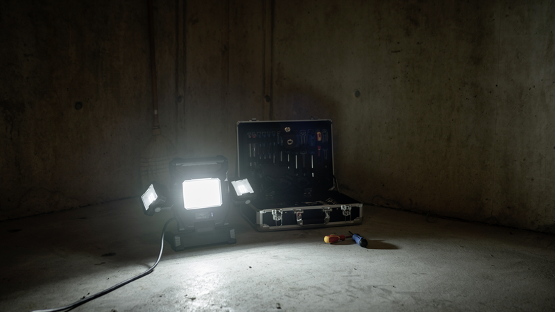 WORKLIGHT Projecteur LED AC 40W + DC 2*5W câble de 3m